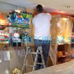 Pintando tienda de alimentación